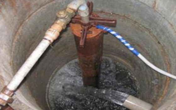 A pipe is joined to a metallic container to facilitate the collection and storage of rainwater.